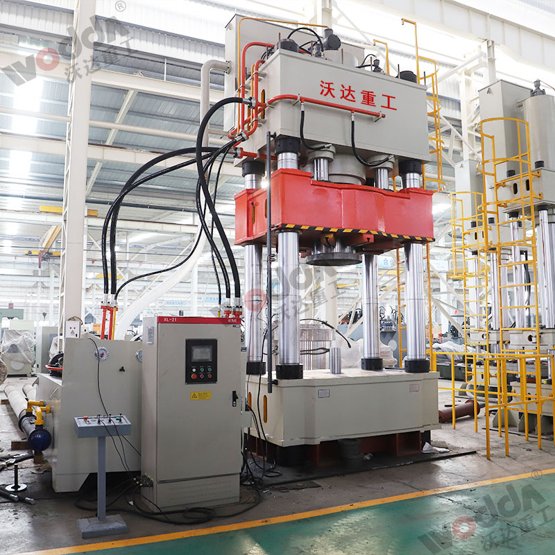 800噸封頭(tou)液壓機(ji)