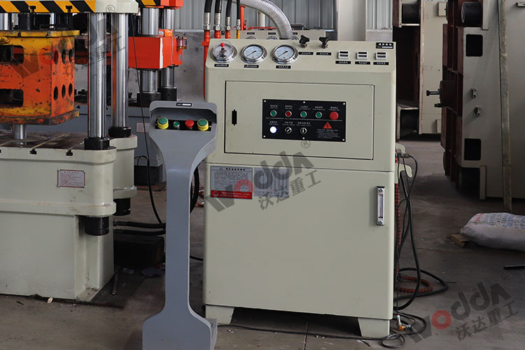 液壓(ya)機液壓系(xi)統與電器(qi)系統