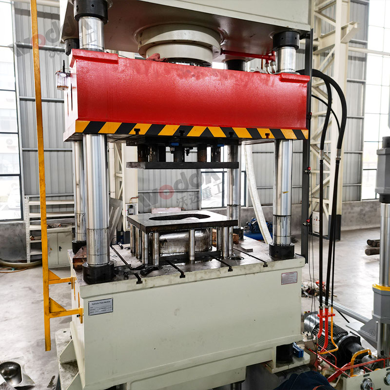 不鏽(xiu)鋼拉(la)伸液(ye)壓機(ji)細節(jie)