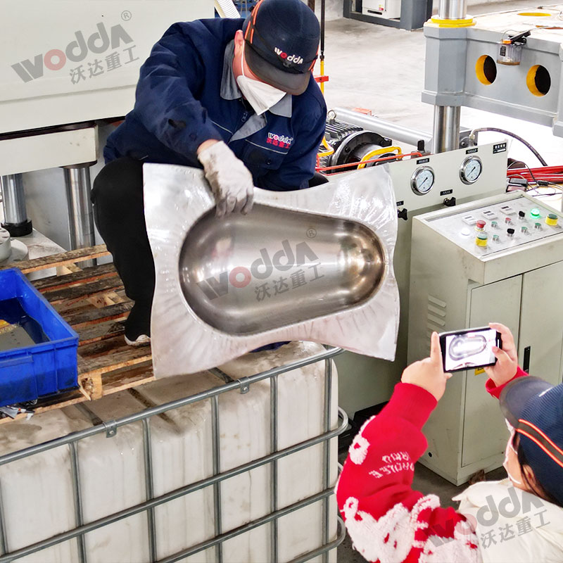 不鏽(xiu)鋼蹲(dun)便器(qi)成品(pin)