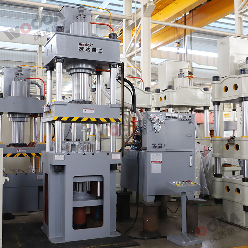 200噸拉(la)伸液(ye)壓機(ji) 200噸拉(la)伸液(ye)壓機(ji)