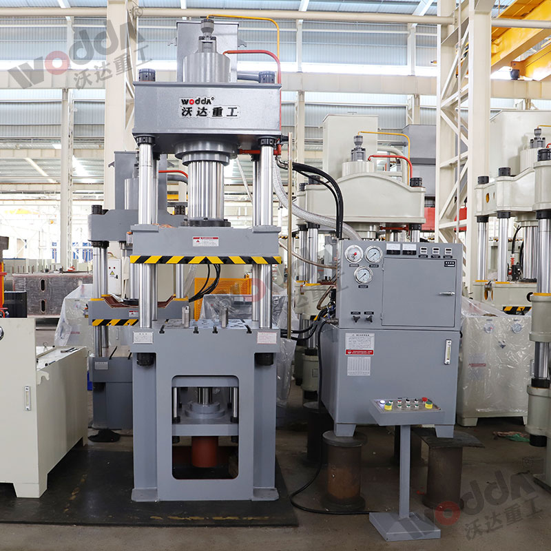 200噸拉(la)伸機(ji) 200噸拉(la)伸機(ji)