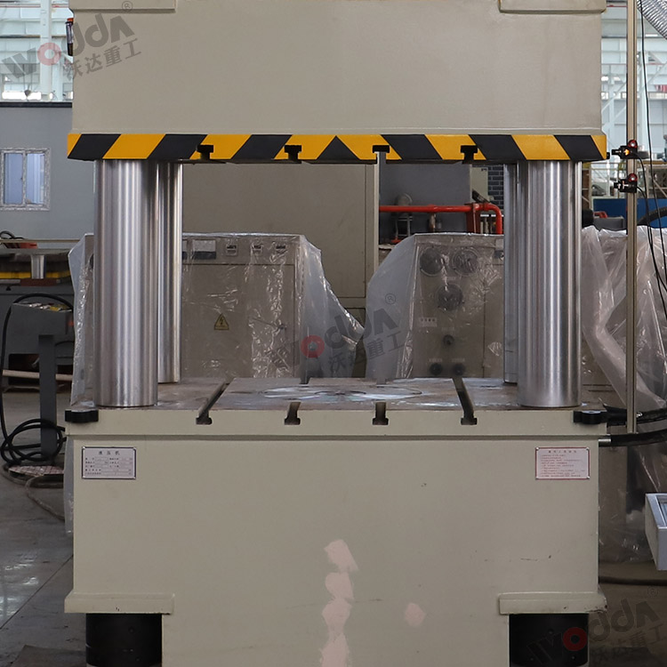 500噸(dun)拉伸液(ye)壓機（工(gong)作台）