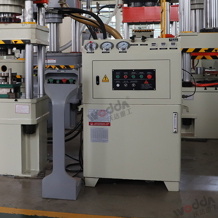 200噸(dun)四柱液壓(ya)機(移動控(kong)制台) 200噸四(si)柱液壓機(ji)(移動控制(zhi)台)