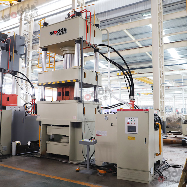 500噸多頂(ding)杆拉伸(shen)液壓機(ji)（圖2）