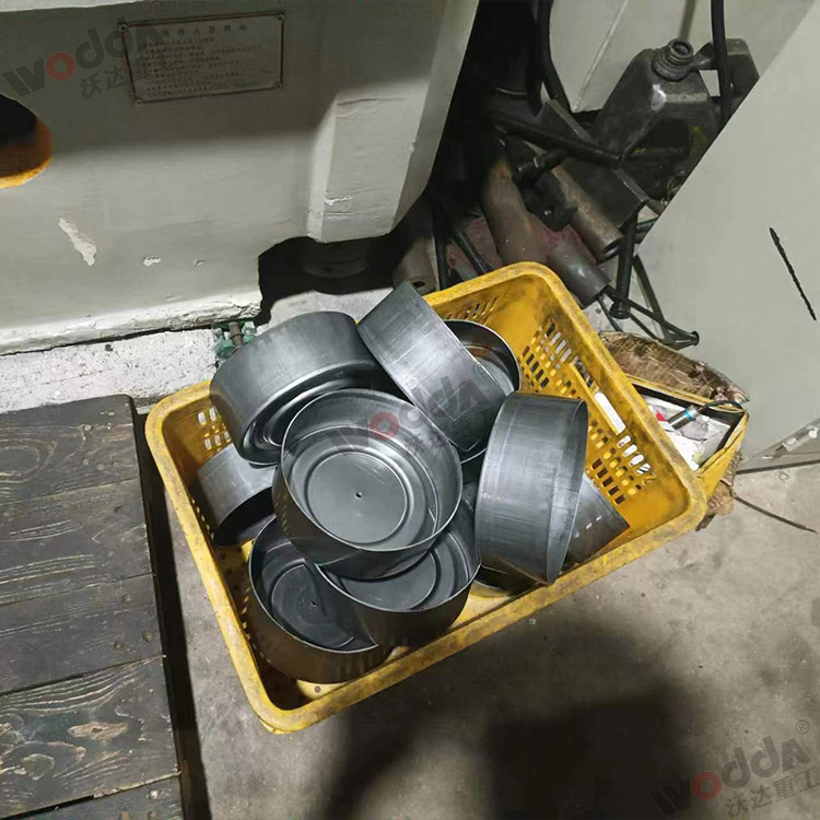 315噸(dun)上置(zhi)液壓(ya)墊拉(la)伸液(ye)壓機(ji)拉伸(shen)産品(pin)