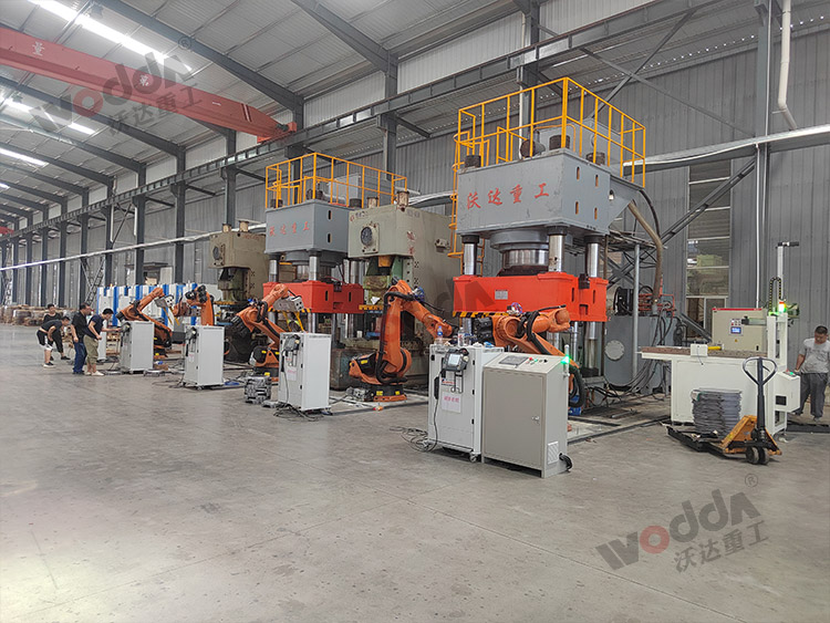 2000噸(dun)汽車離(li)合器外(wai)殼拉伸(shen)液壓機(ji)加工現(xian)場.jpg 2000噸汽(qi)車離合(he)器外殼(ke)拉伸液(ye)壓機加(jia)工現場(chang).jpg