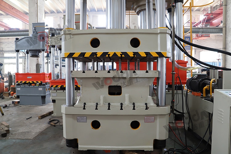 315噸(dun)拉伸液壓(ya)機（上置液(ye)壓墊3）