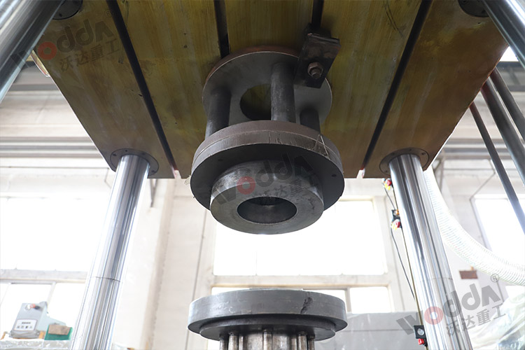 200噸(dun)金屬(shu)托盤(pan)拉伸(shen)液壓(ya)機（模(mo)具）