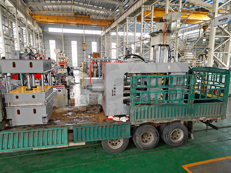 250噸框(kuang)架式(shi)拉伸(shen)液壓(ya)機發(fa)貨 250噸(dun)框架(jia)式拉(la)伸液(ye)壓機(ji)發貨(huo)