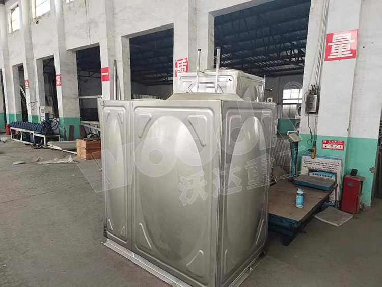 方形(xing)不鏽(xiu)鋼水(shui)箱