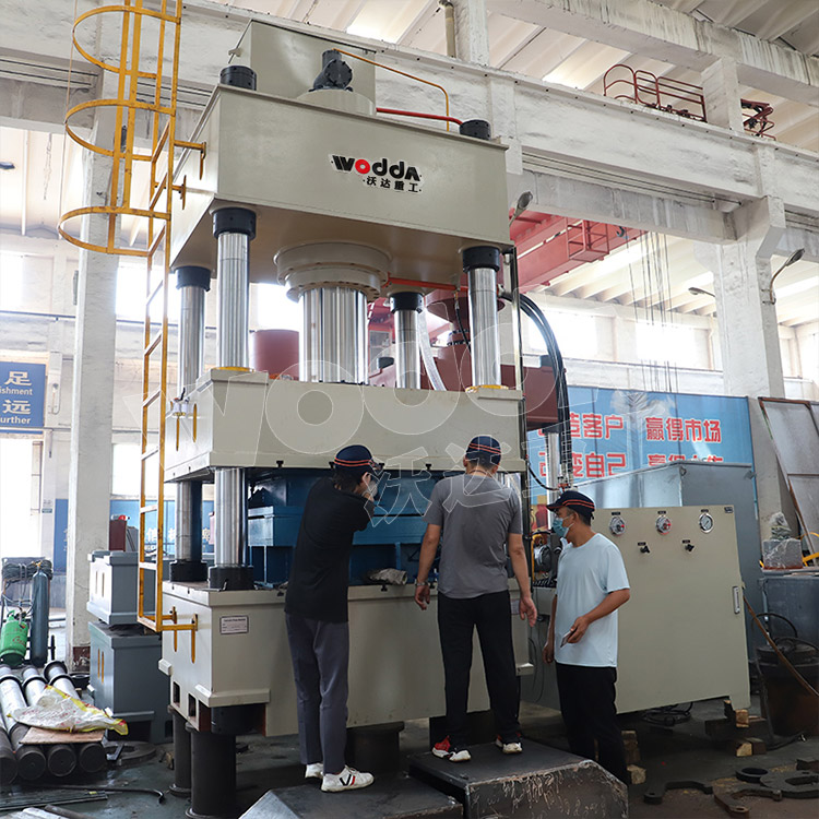 500噸(dun)不鏽鋼水(shui)箱液壓機(ji)(圖1) 500噸不鏽(xiu)鋼水箱液(ye)壓機(圖1)