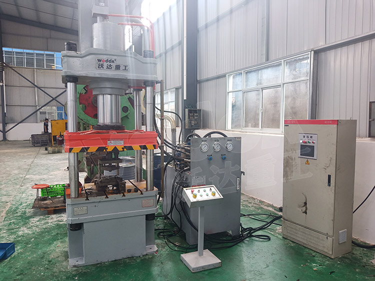 200噸(dun)封頭(tou)拉伸(shen)液壓(ya)機（圖(tu)4）