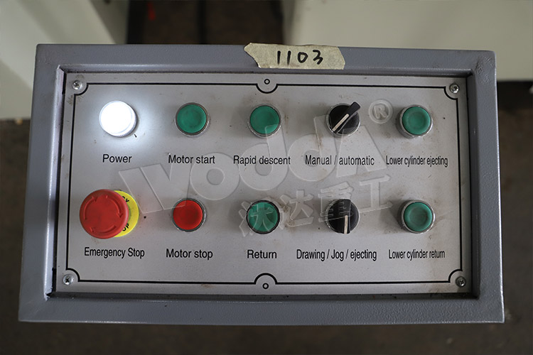 150噸(dun)拉伸機（控(kong)制台）