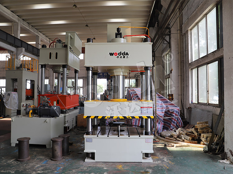 250噸(dun)拉伸(shen)液壓(ya)機