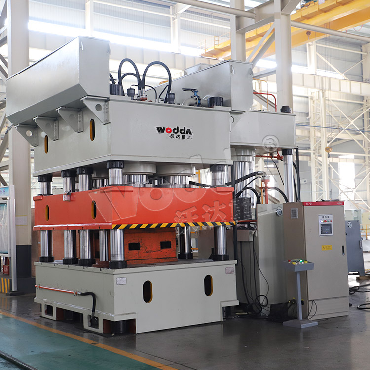 3000噸鋼木(mu)門壓花機(ji)車間現貨(huo)