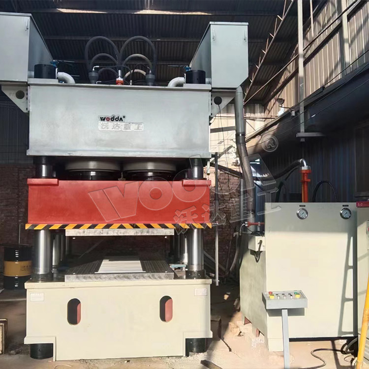 3000噸(dun)門面壓花(hua)機現場