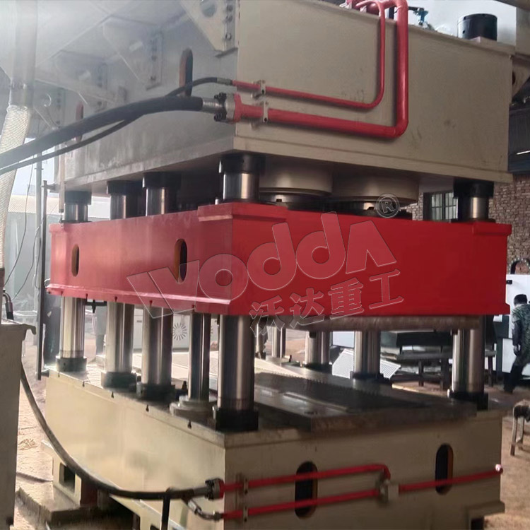 3000噸鋼(gang)木門壓花(hua)機客戶現(xian)場