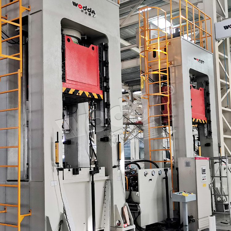 630噸(dun)框架液壓(ya)機(兩台) 630噸(dun)框架液壓(ya)機(兩台)