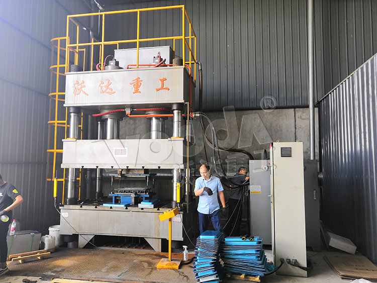 500噸不鏽(xiu)鋼托盤(pan)拉伸成(cheng)型液壓(ya)機