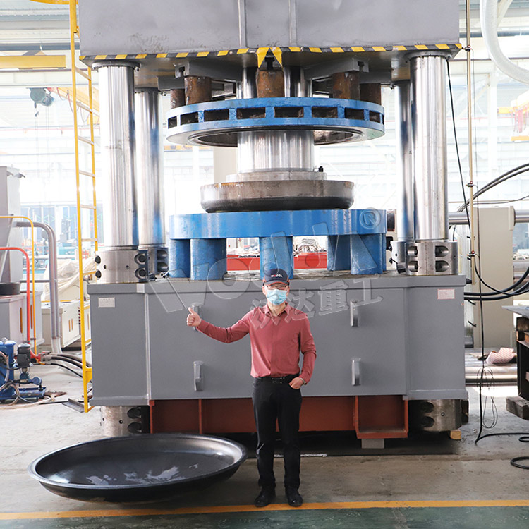 3000噸封頭(tou)拉伸液(ye)壓機客(ke)戶試機(ji)