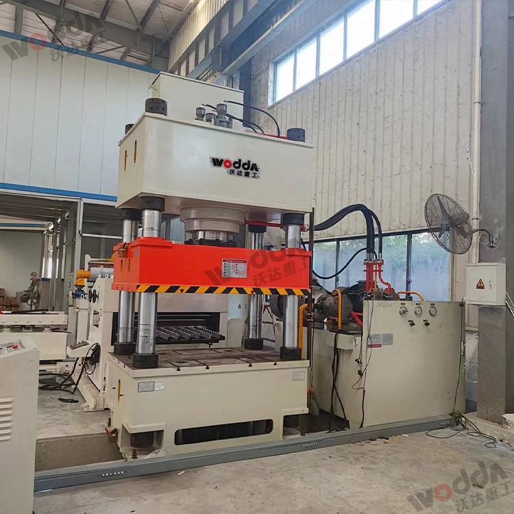 500噸(dun)拉伸(shen)液壓(ya)機