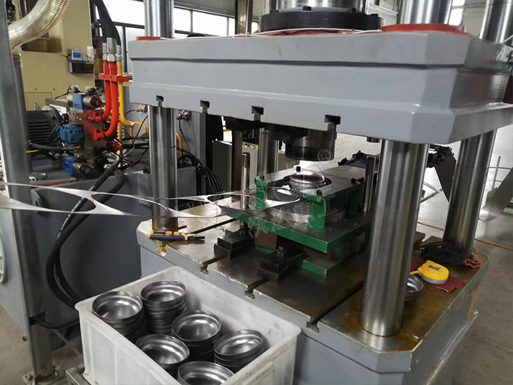 200噸(dun)拉伸(shen)液壓(ya)機