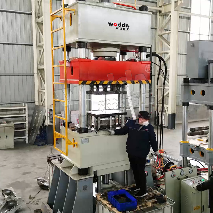 315噸(dun)不鏽(xiu)鋼蹲(dun)便器(qi)拉伸(shen)液壓(ya)機 315噸(dun)不鏽(xiu)鋼蹲(dun)便器(qi)拉伸(shen)液壓(ya)機