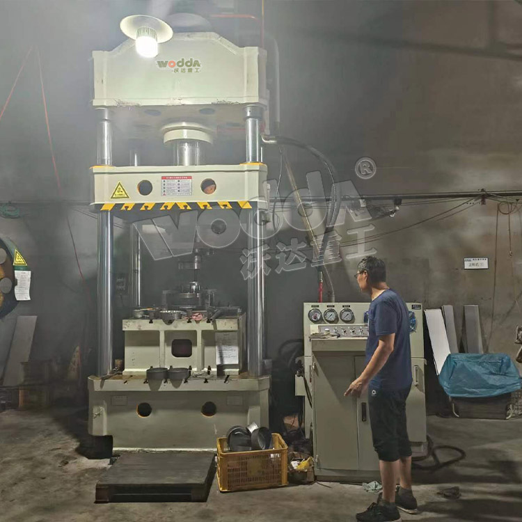 315噸(dun)上置(zhi)液壓(ya)墊拉(la)伸液(ye)壓機(ji) 315噸上(shang)置液(ye)壓墊(nian)拉伸(shen)液壓(ya)機