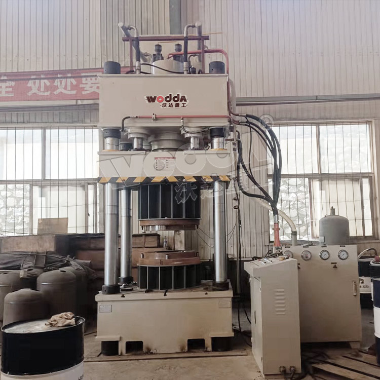 315噸封(feng)頭液(ye)壓機(ji) 315噸封(feng)頭液(ye)壓機(ji)