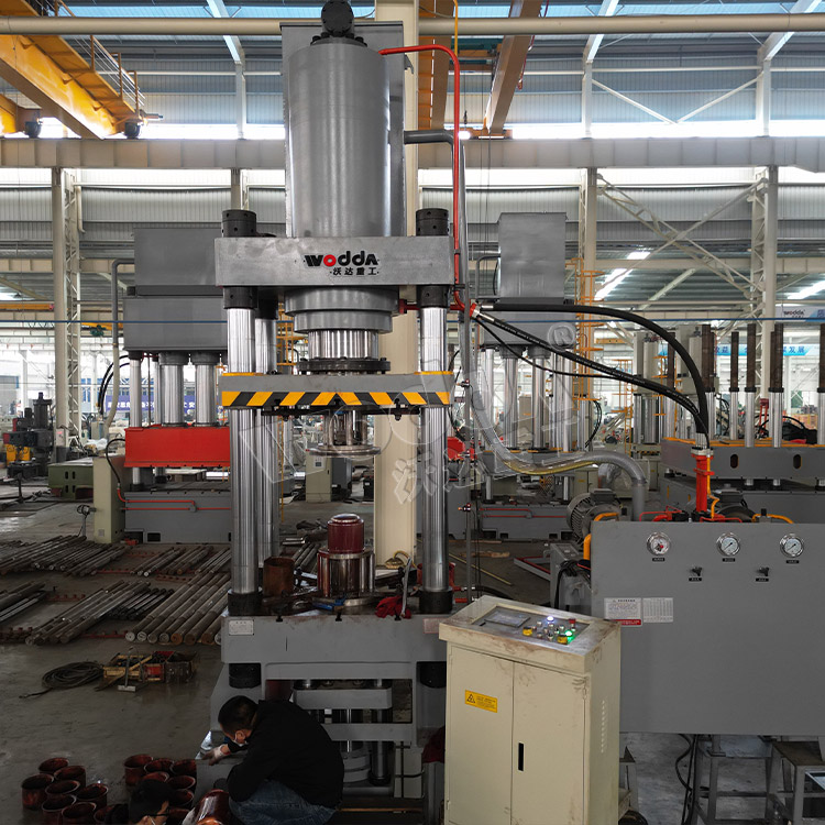 400噸金屬(shu)内膽拉(la)伸液壓(ya)機