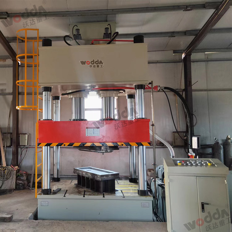 400噸(dun)金屬沖(chong)壓拉伸(shen)壓型液(ye)壓機