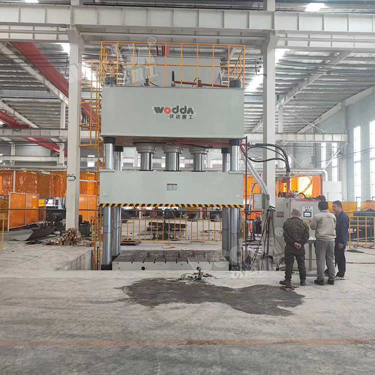 1000噸(dun)汽車(che)配件(jian)四柱(zhu)拉伸(shen)液壓(ya)機