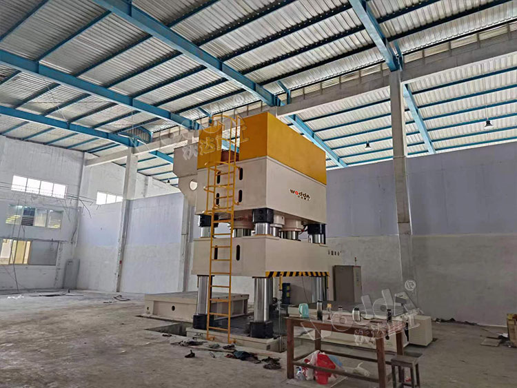 3000噸(dun)四柱(zhu)壓力(li)機