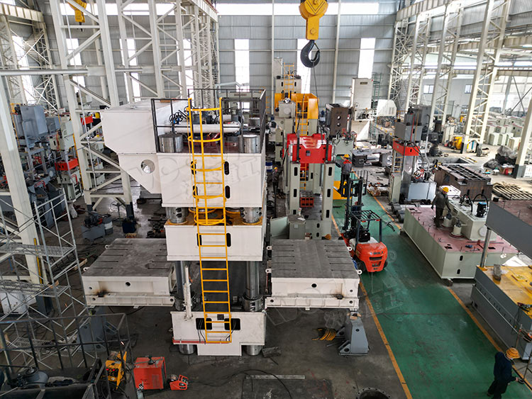 3000噸(dun)三梁(liang)四柱(zhu)壓力(li)機 (2)