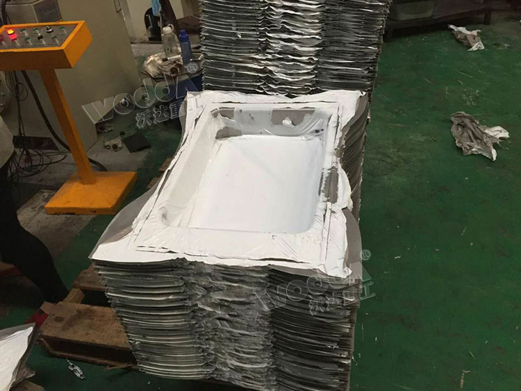 不鏽(xiu)鋼水槽(cao)拉伸件(jian)