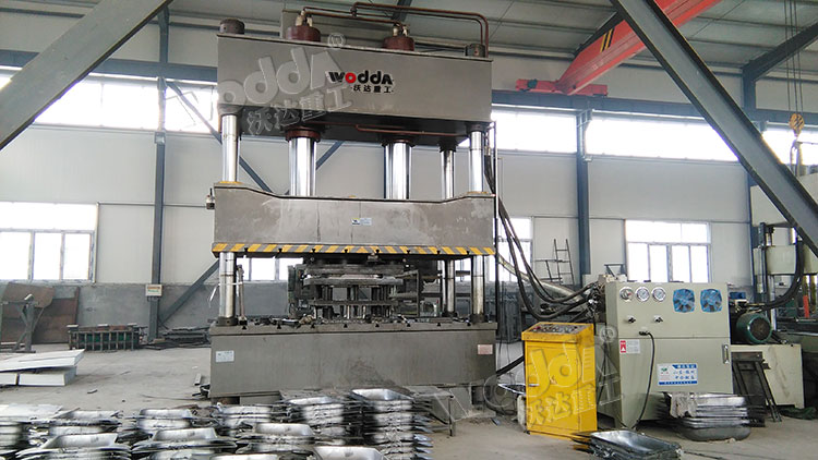 不(bu)鏽鋼水(shui)槽拉伸(shen)液壓機(ji)