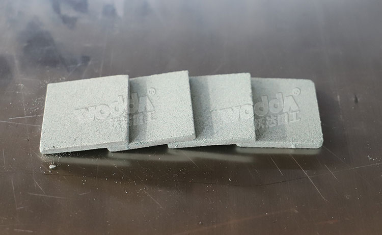 碳(tan)化矽(xi)粉末(mo)壓塊(kuai)