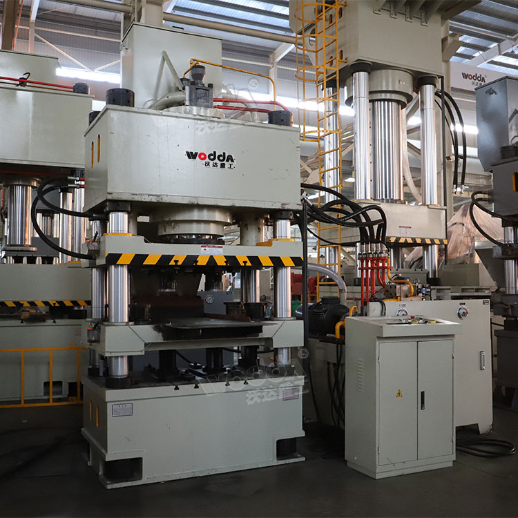 400噸四(si)梁四(si)柱鹽(yan)磚機(ji)