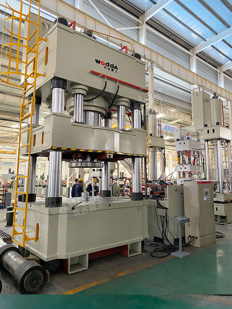 快速(su)拉伸(shen)封頭(tou)壓力(li)機