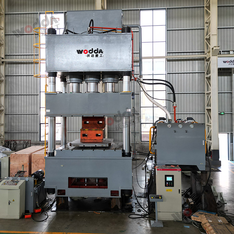 1500噸四柱(zhu)拉伸液(ye)壓機