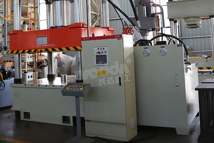 500噸(dun)液壓(ya)機（PLC動(dong)力櫃(gui)、移動(dong)控制(zhi)台）