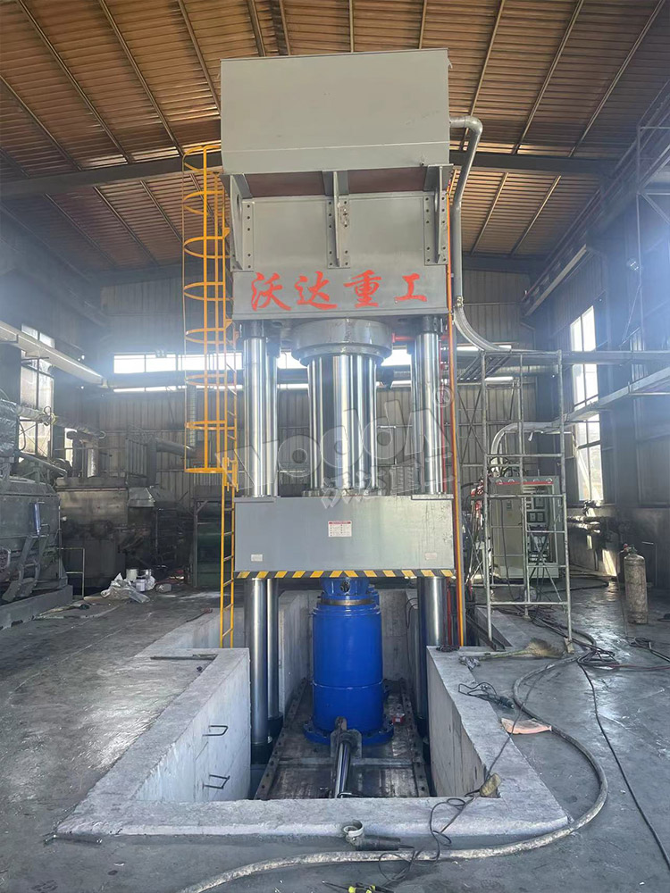 2000噸(dun)石墨坩埚(guo)成型液壓(ya)機多少錢(qian)一台