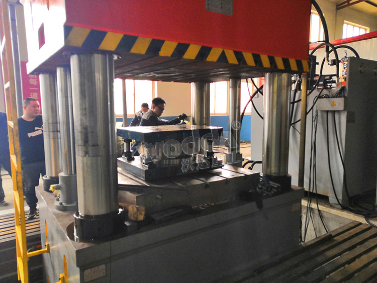 汽車離合(he)器殼體模(mo)具