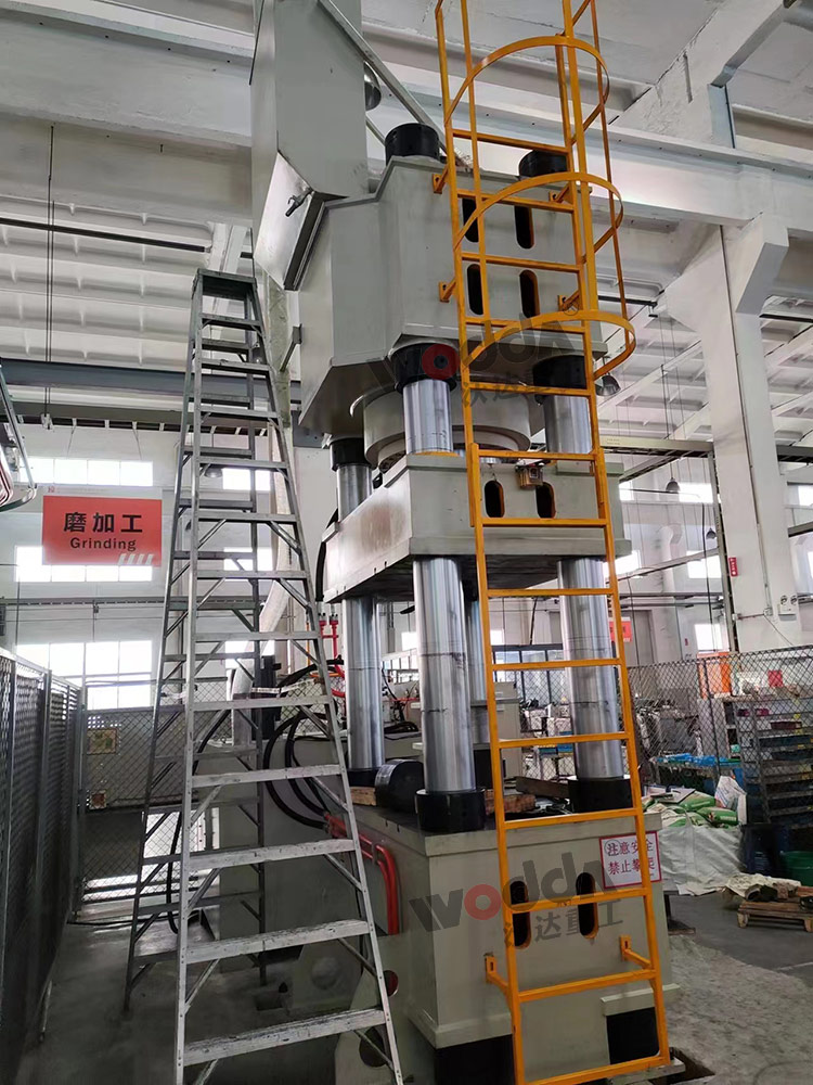 1000噸粉(fen)末成型(xing)液壓機(ji)