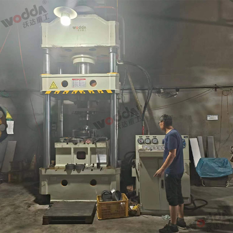 315噸(dun)上置(zhi)液壓(ya)墊拉(la)伸液(ye)壓機(ji)