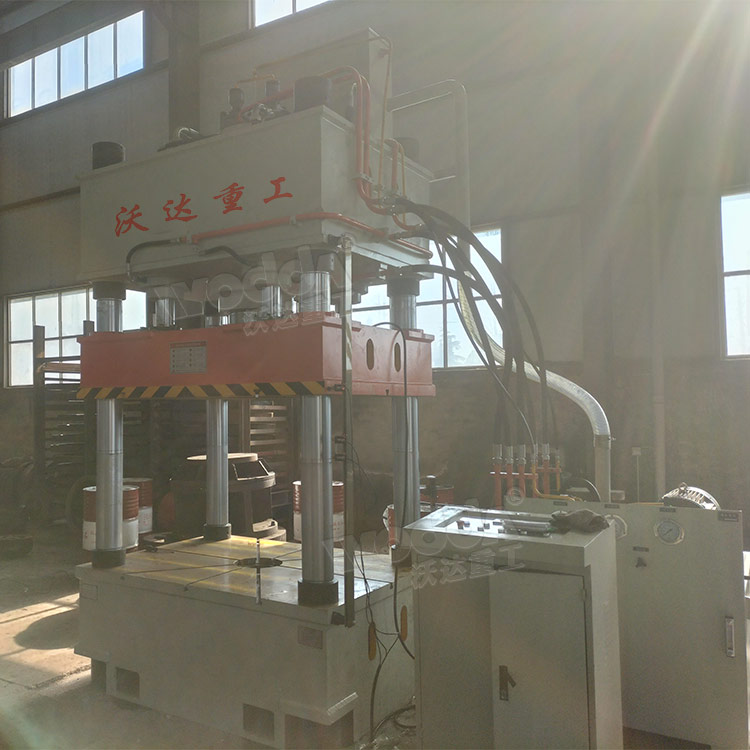 315噸(dun)封頭(tou)拉伸(shen)機