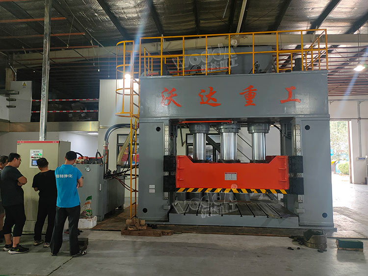 1000噸(dun)框架式薄(bao)闆拉伸液(ye)壓機