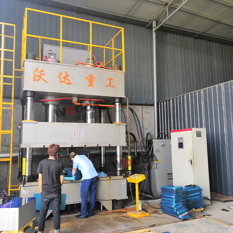 500噸不鏽鋼(gang)托盤拉伸(shen)機