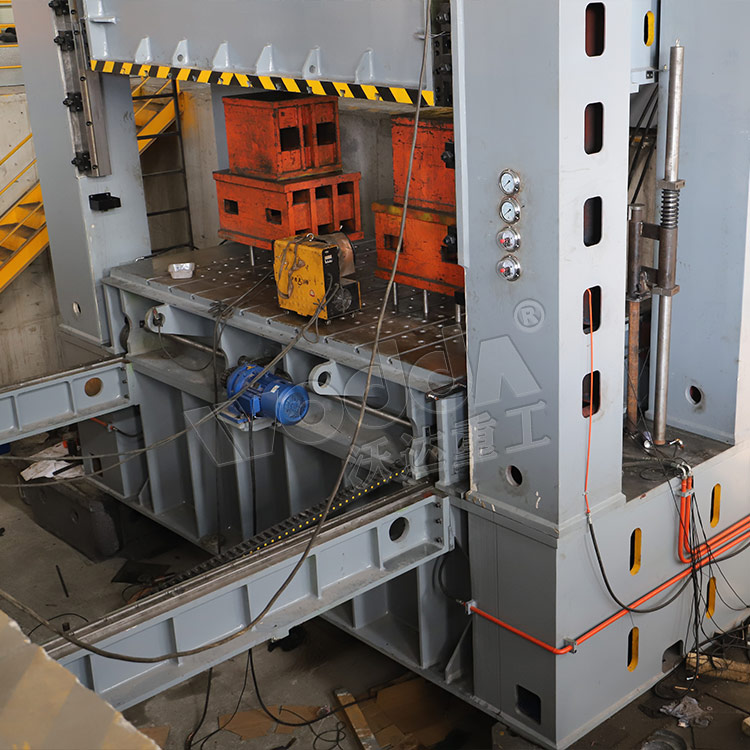 630噸框架(jia)式液壓機(ji)